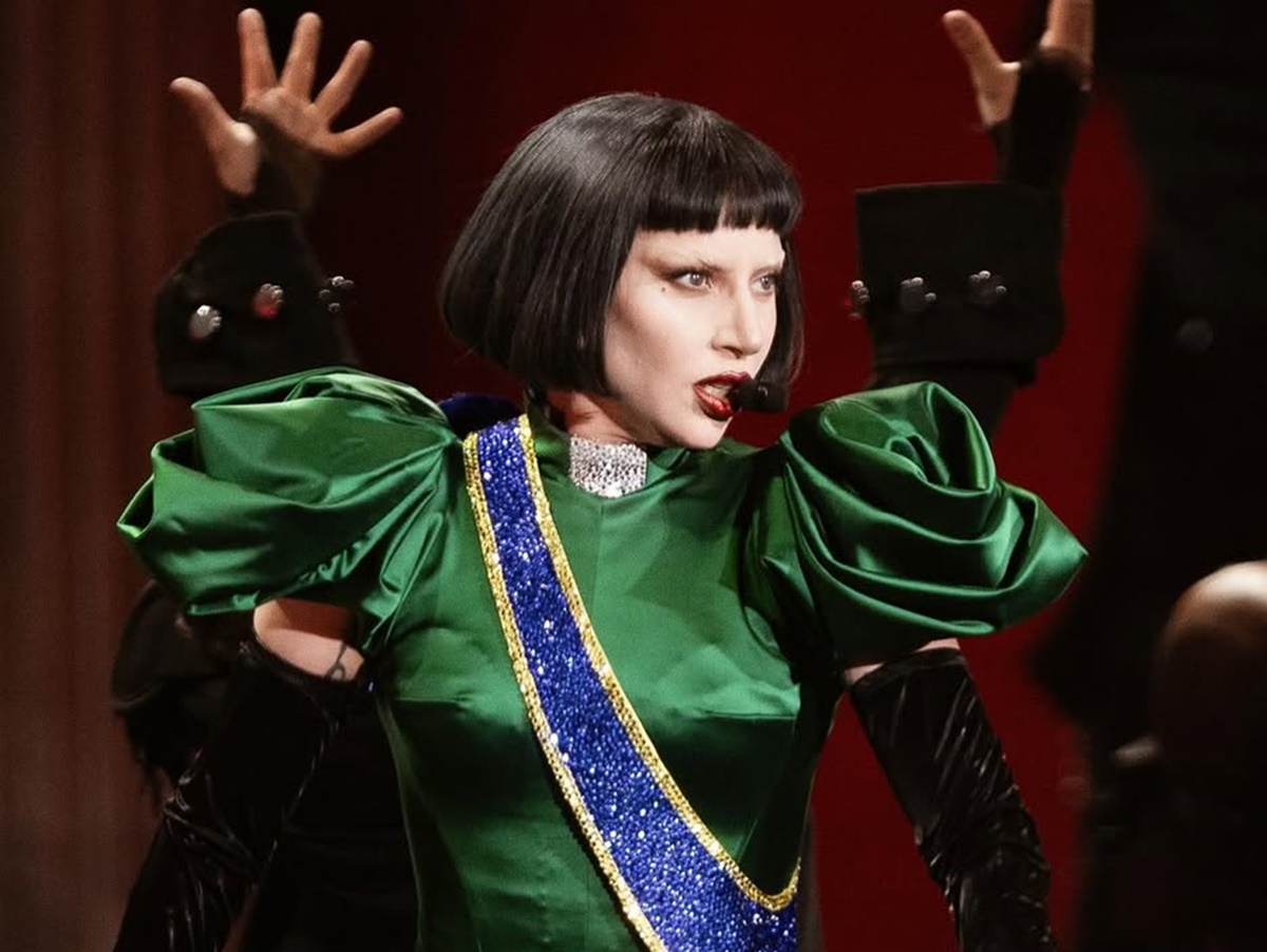 Lady Gaga destaca megashow em Copacabana ao comemorar 1 ano do “MAYHEM” em seu site